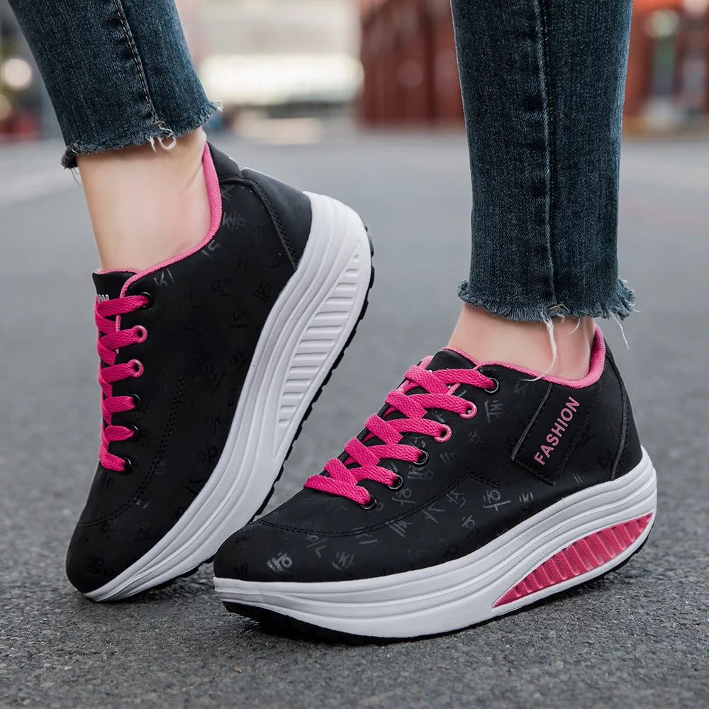 Zapatillas con Suela Wedge y Cordones